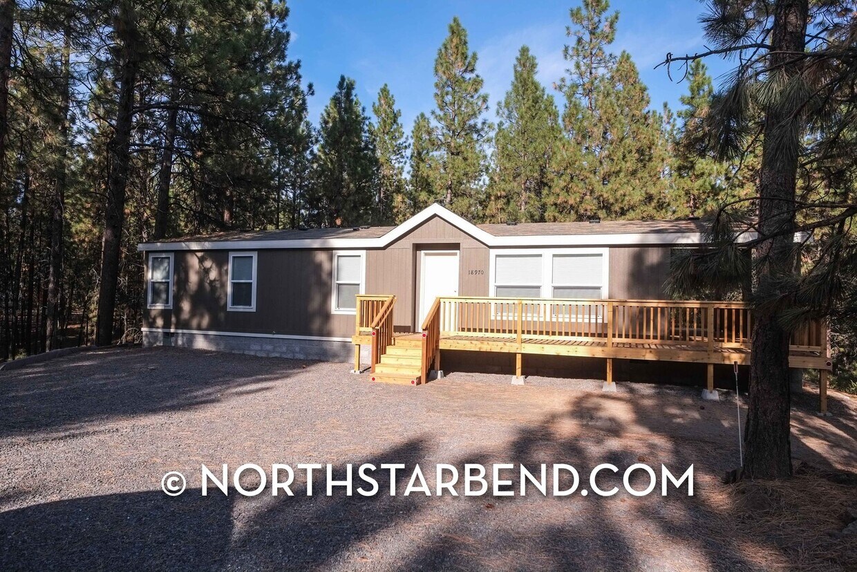 Primary Photo - Nicely Updated 3 Bed 2 Bath Home in Deschu...