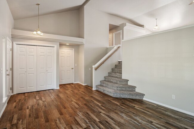 Foto del edificio - 4 bed 3 bath  Coeur d'Alene Place (new flo...