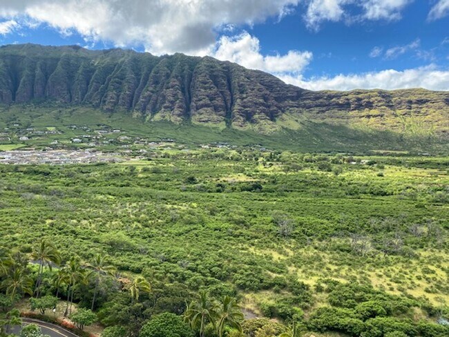 Foto del edificio - Beautiful 1/1 Penthouse unit at Makaha Valley Towers