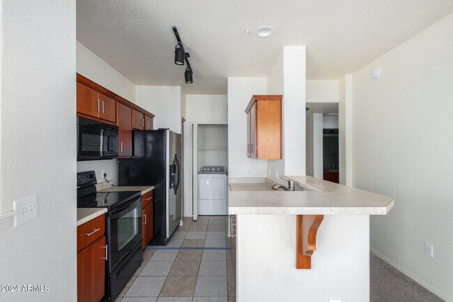 Foto del edificio - 9820 N Central Ave