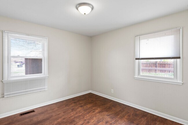 Foto del edificio - Cute 3 Bedroom 1 Bathroom of of Bardstown Rd
