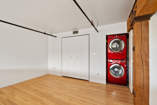 Building Photo - 461 2nd St