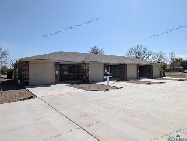 Building Photo - 2032 Janeway St