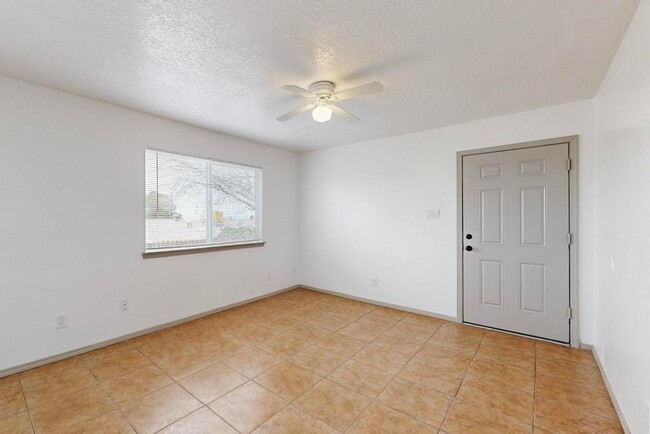 Foto del edificio - 2113 Chelwood Trail NE