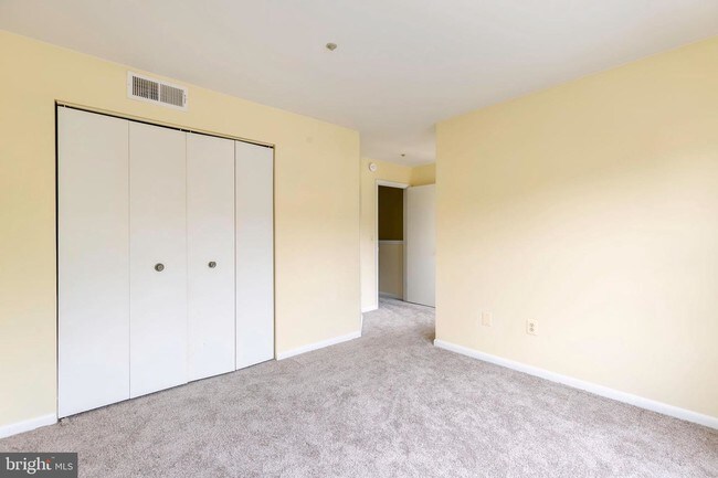 Building Photo - 10 Amberstone Ct
