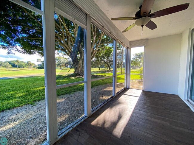 Foto del edificio - 3900 Oaks Clubhouse Dr