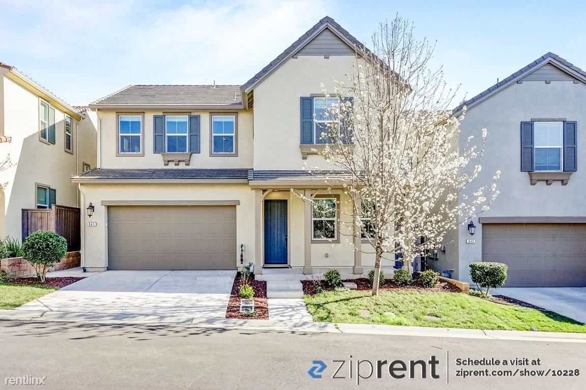 4 br, 3 bath House 941 Bracken Court, El... House for Rent in El