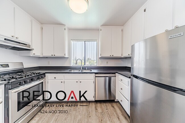 Foto del edificio - 8614 Woodley Ave