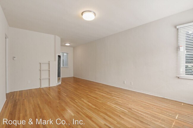 Foto del edificio - 1 br, 1 bath Apartment - 2202-2206 20th St...