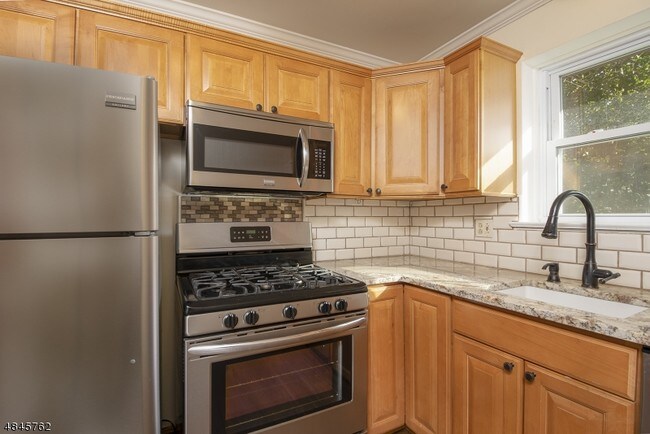 Foto del edificio - 741 Bloomfield Ave