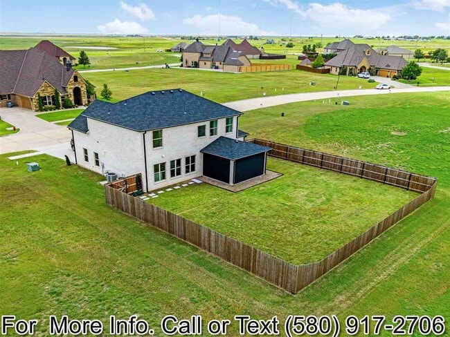 Building Photo - 6309 SW Oakmont Blvd