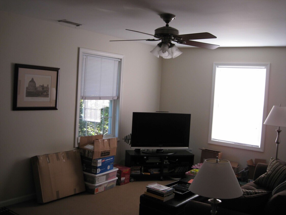 Living Room - 24 Edgewood Ave