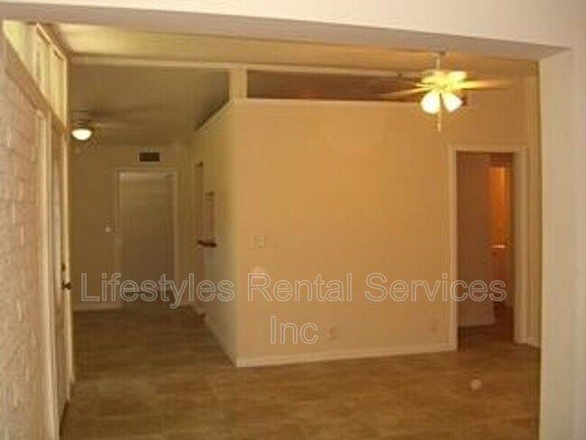 Building Photo - 4734 Solandra Cir W