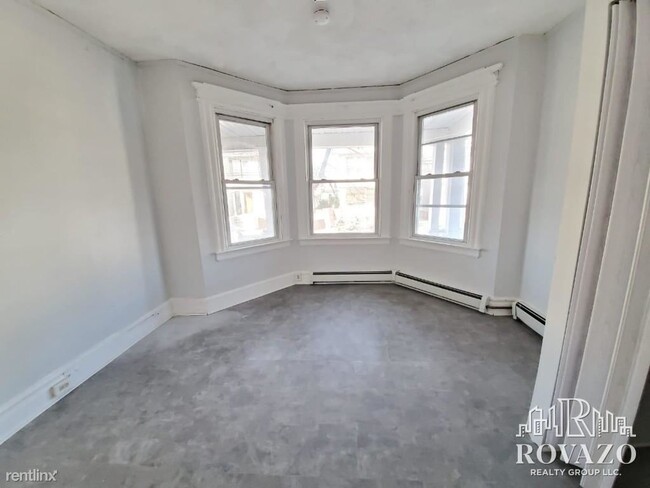 Building Photo - 3 br, 1 bath  - 80 Chelsea Ave # 2