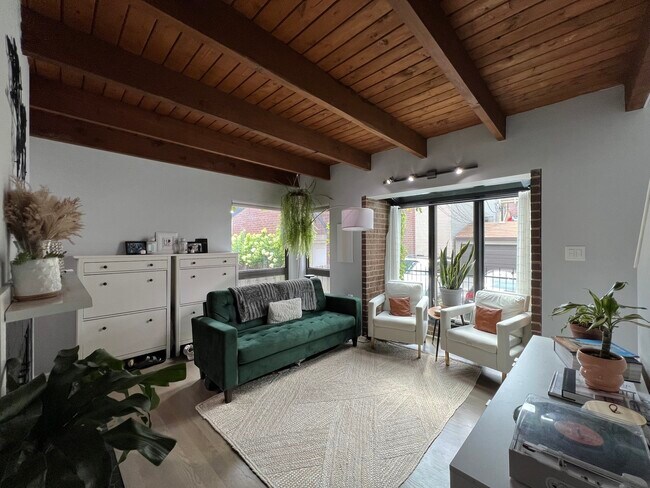 Building Photo - 2644 N Wayne Ave