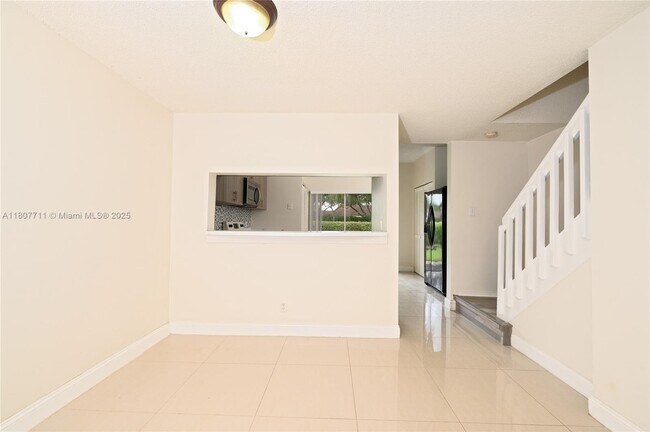 Building Photo - 69 Simonton Cir