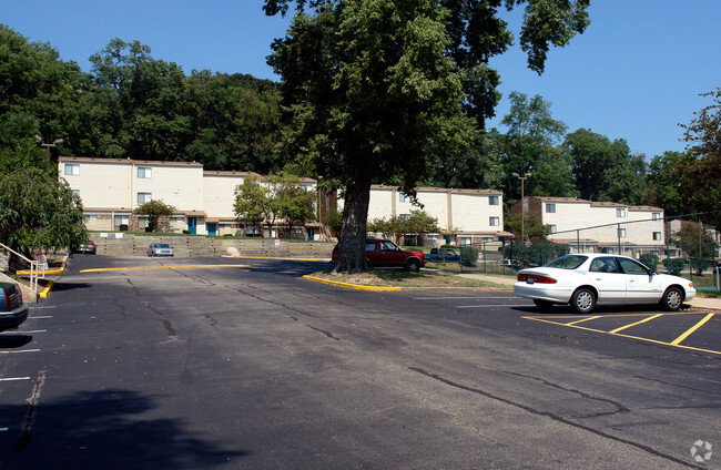 Building Photo - Landmark Apartments