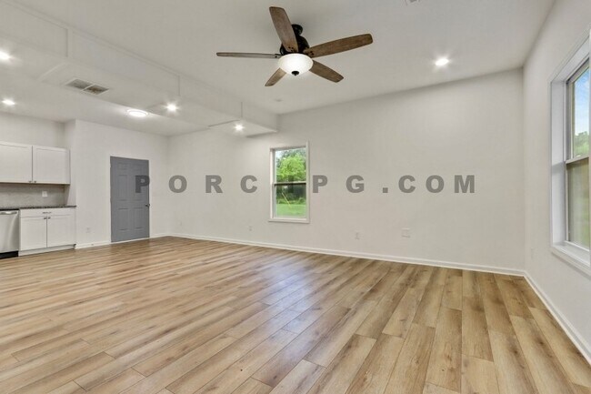 Foto del edificio - 105 W Callahan St