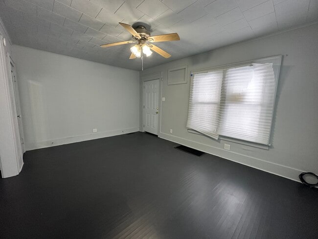 Building Photo - 27 State St