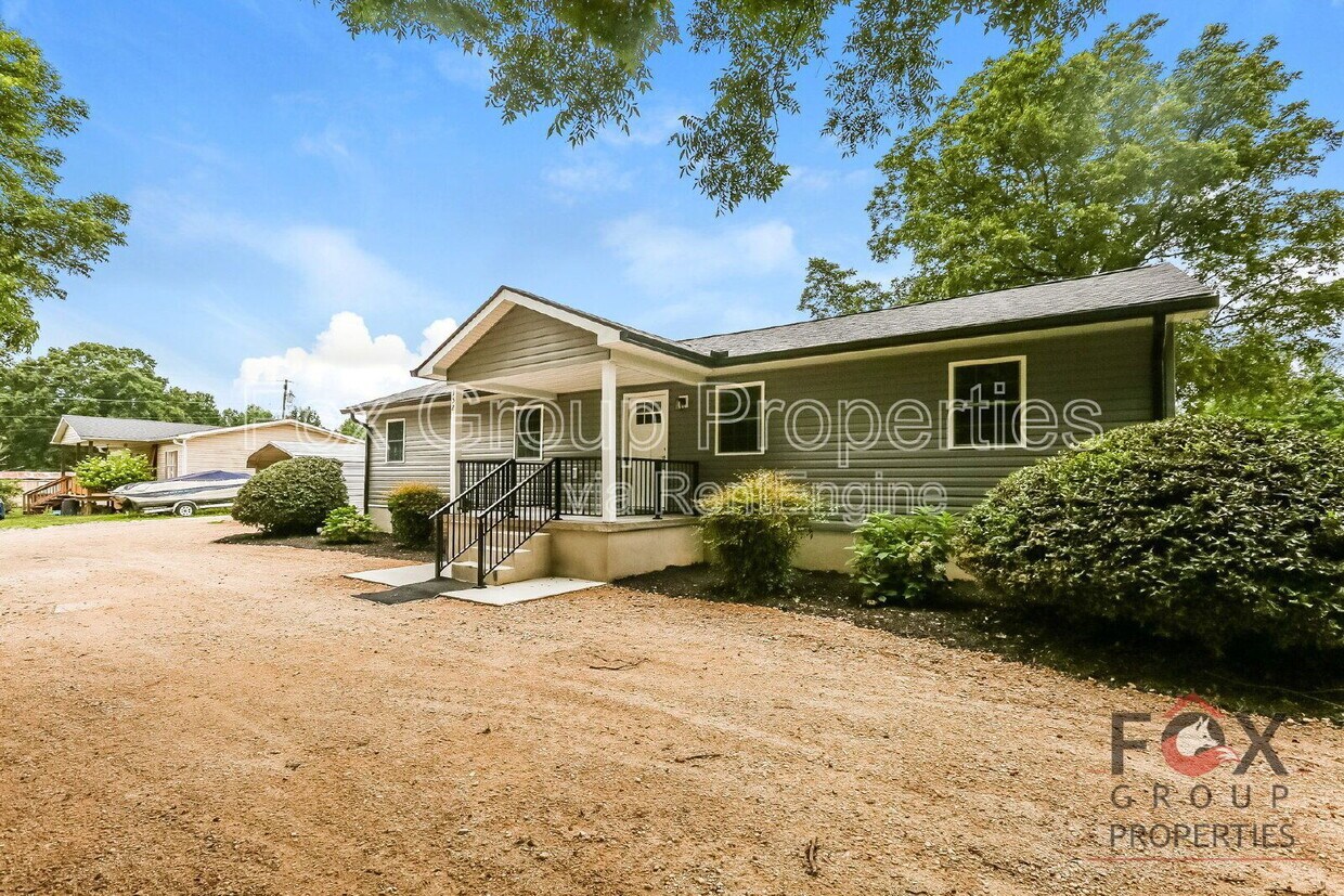 Primary Photo - 152 Midway Lake Rd