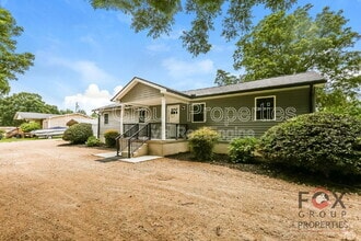 Building Photo - 152 Midway Lake Rd
