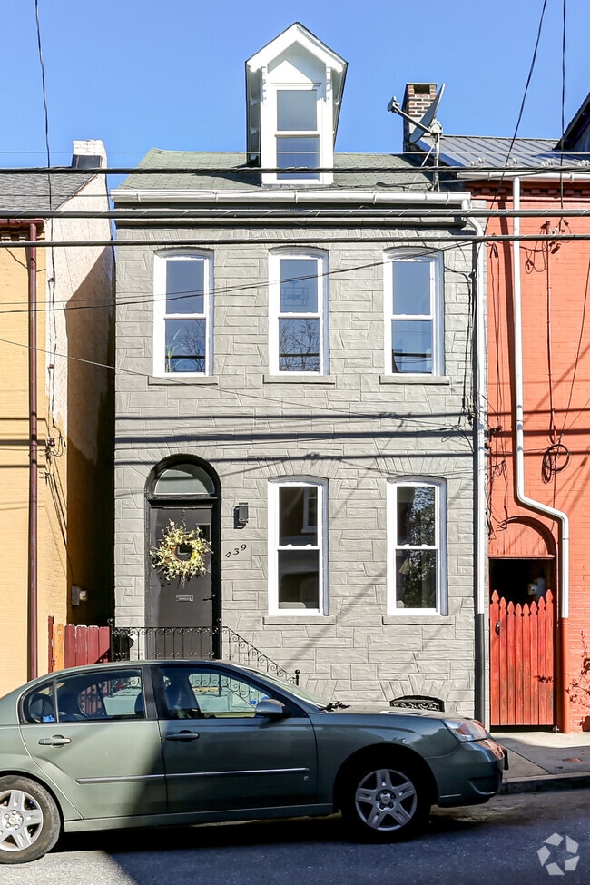 Building Photo - 439 W Vine St