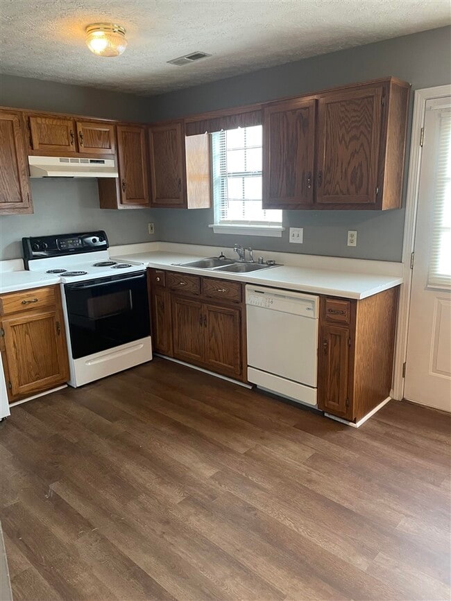 Foto del edificio - 1744 Cave Mill Rd