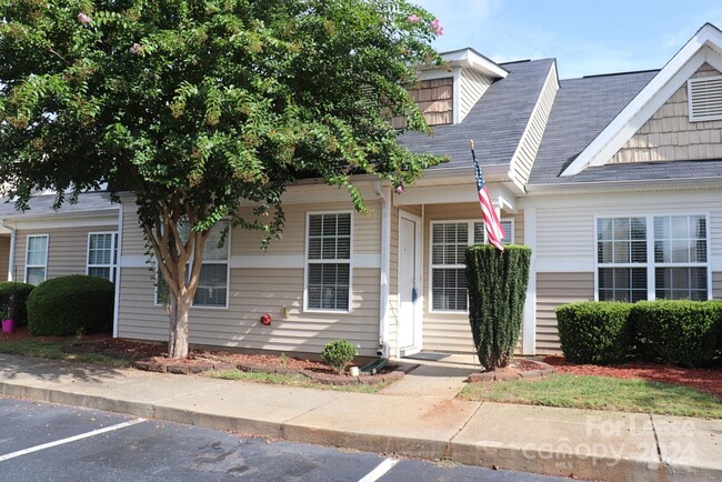 Building Photo - 715 Waterfall Way
