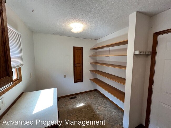Building Photo - 5 br, 2.5 bath House - 405 Warner Park Rd.