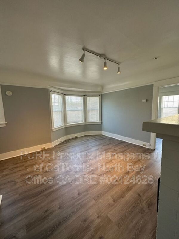 Building Photo - 422 Humboldt St