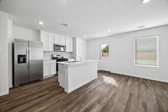 Building Photo - 14333 Tawny St