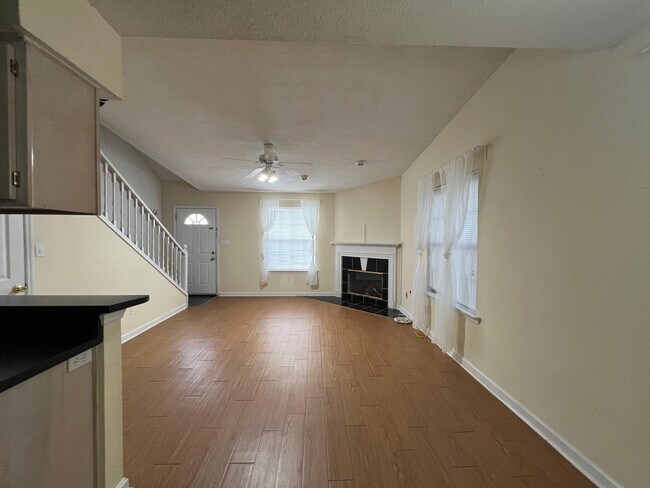 Foto del edificio - 2477 Nugget Ln