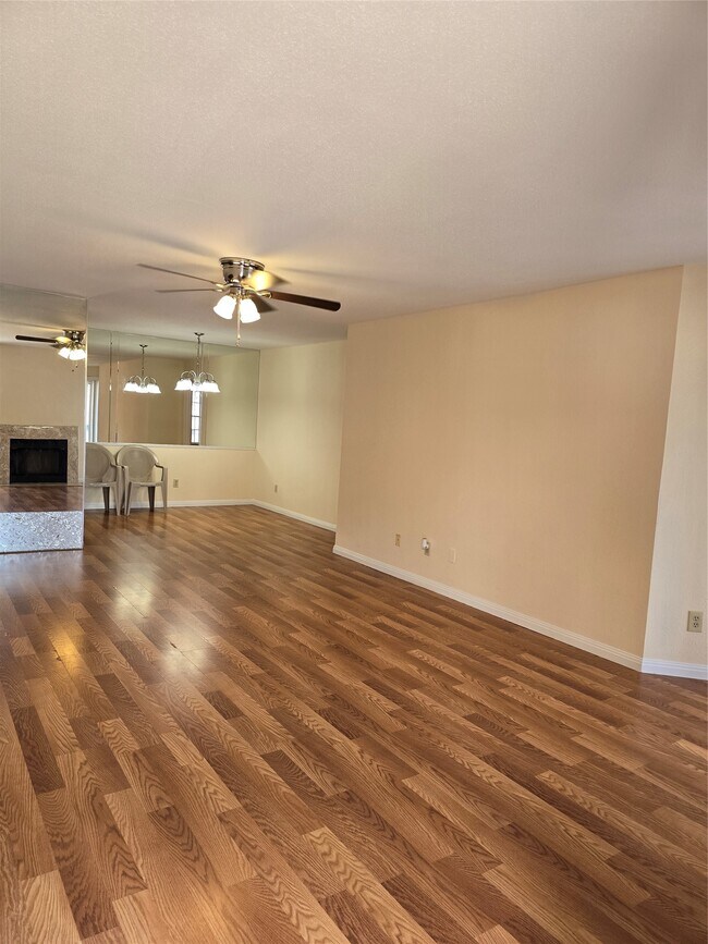 Foto del edificio - 9797 Leawood Blvd