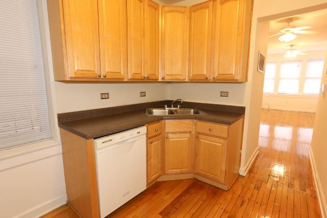 Foto del edificio - 2315 N Greenview Ave