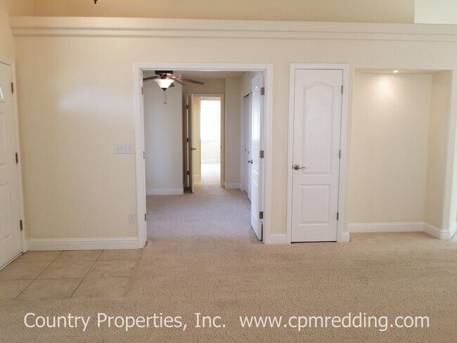 Foto del edificio - Spacious 3-Bedroom Plus Office Home in Riv...