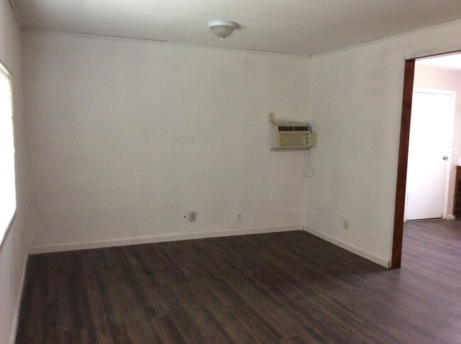 Building Photo - 1323 Holm Ave