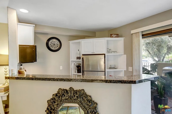 Building Photo - Charming Furnished 1-Bedroom Condo with Mo...