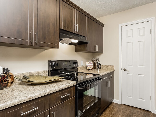 Foto del edificio - Tuscany Pointe at Somerset Place Apartment Homes