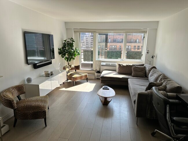 Foto del edificio - 320 E 54th St