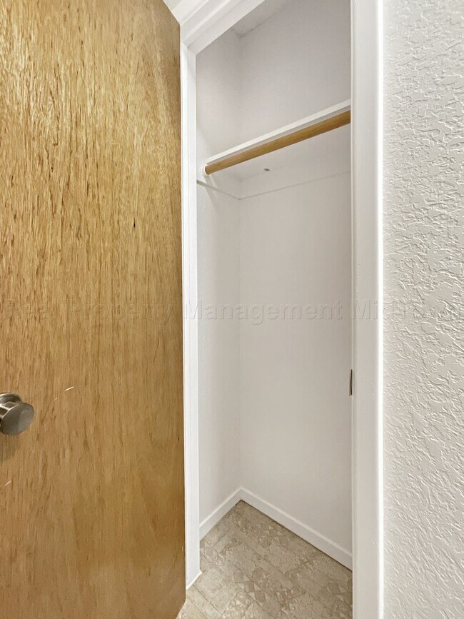 Foto del edificio - 841 S Atkerson Ln