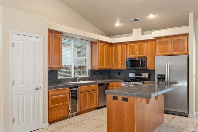 Foto del edificio - 1033 Raven Ln