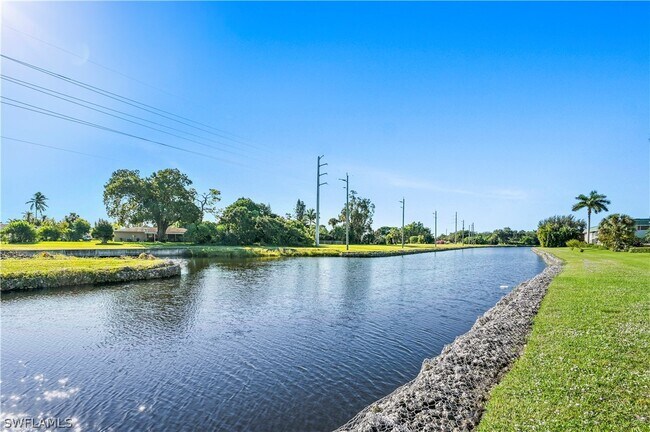 Building Photo - 100 Valley Stream Dr