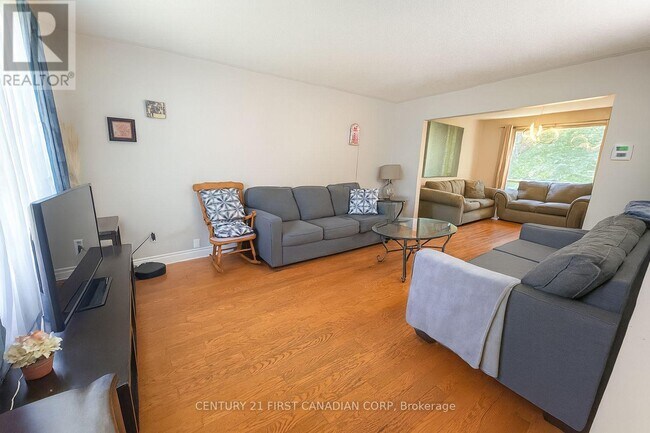 Photo du bâtiment - 46 Comox Ct