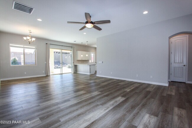Building Photo - 6185 E Beecher Loop