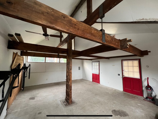 Building Photo - 134 Waverly Ct