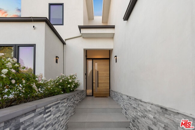 Building Photo - 4815 Lemona Ave
