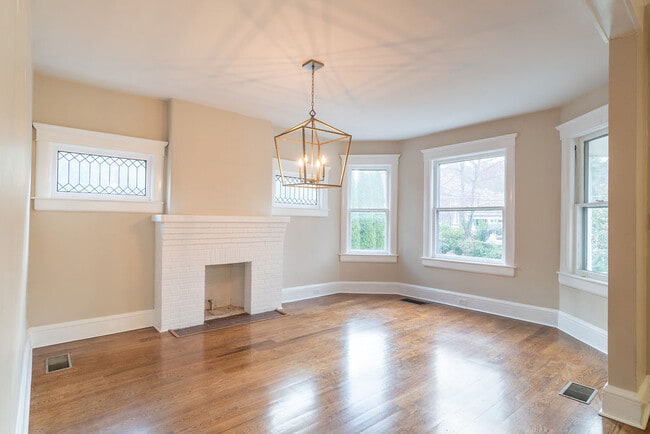 Foto del edificio - 221 E Burke St