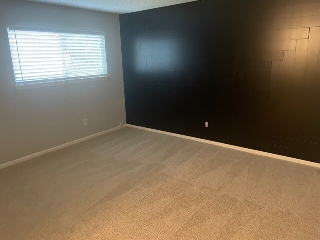 Building Photo - 2020 Oak Park Ln