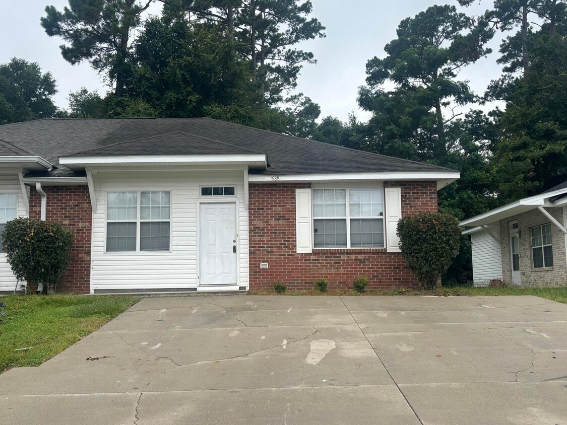 Primary Photo - 1688 Corey Wood Cir