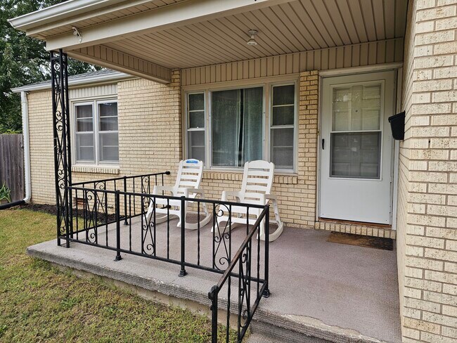 Foto del edificio - 2415 S Poplar Dr